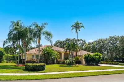 10660 SW 44th Ct, Davie: photo 1 of 48