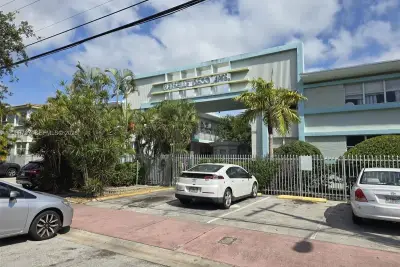 1255 Marseille #21, Miami Beach: photo 1 of 16