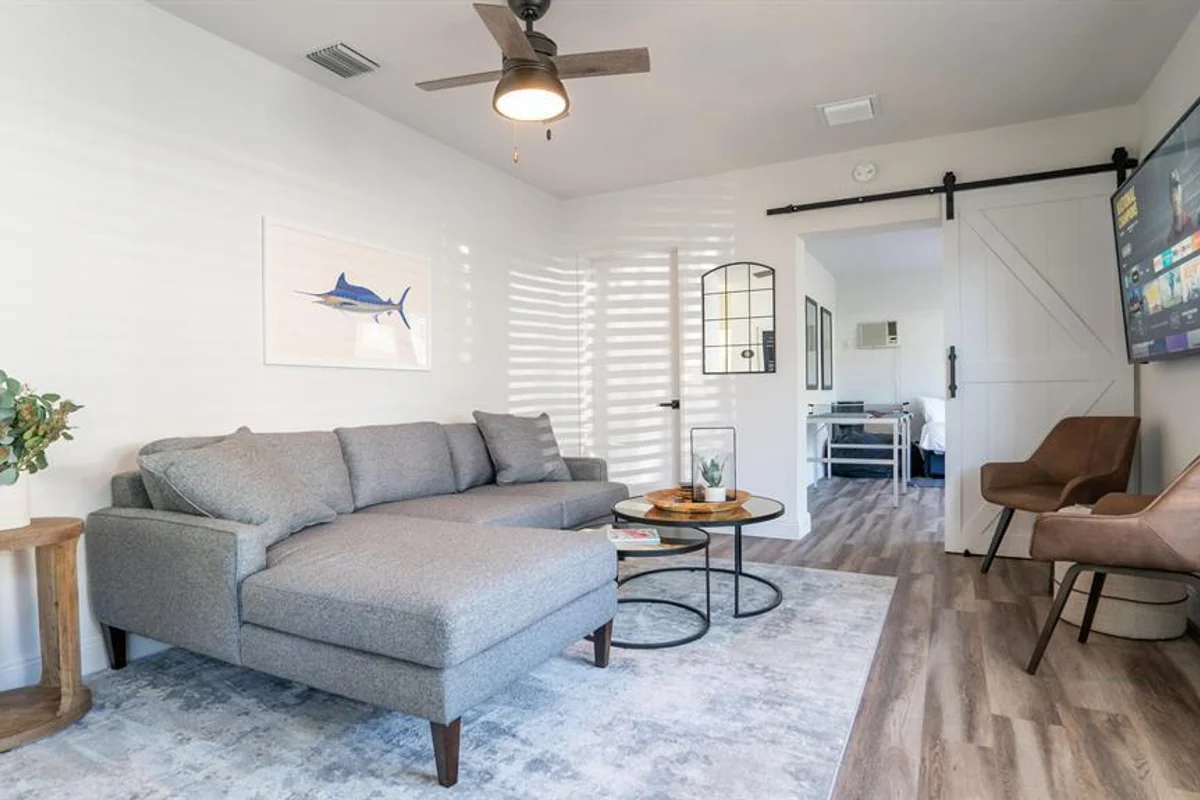 1905 NE 2nd St #2, Pompano Beach: photo 1 of 22