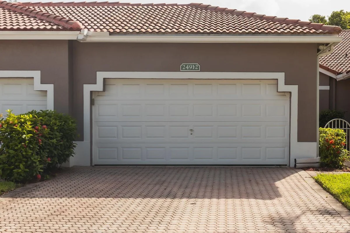 2491 Aragon Blvd #2, Sunrise: photo 1 of 29