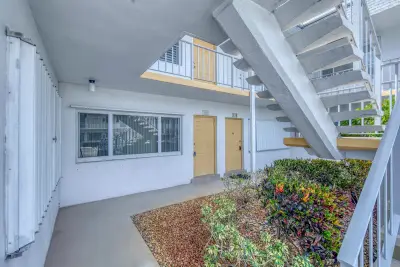 3240 Lake Osborne Dr #109, Palm Springs: photo 1 of 20