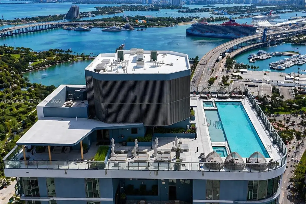 121 NE 5th St #2110, Miami: photo 1 of 34