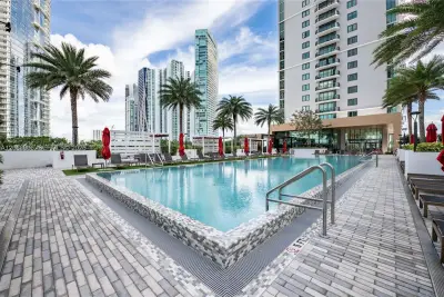 650 NE 2nd Ave #4012, Miami: photo 1 of 19