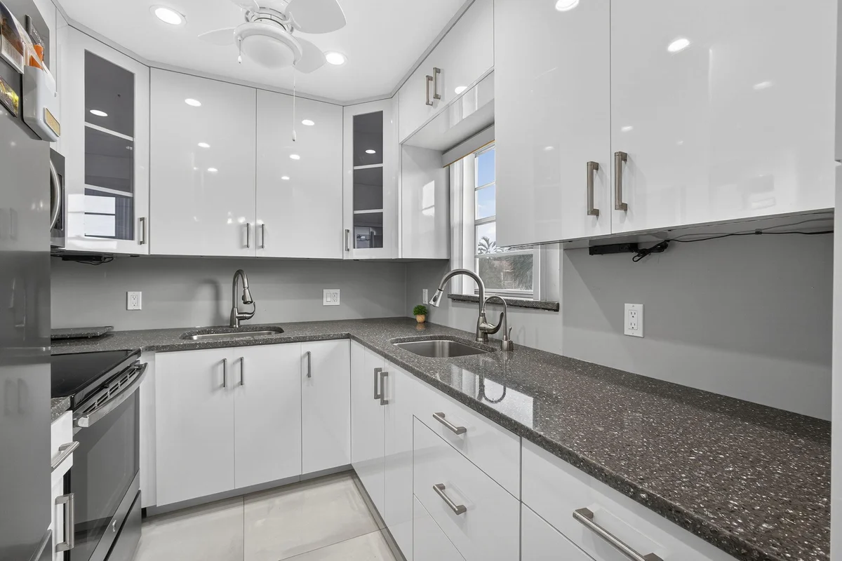160 Easthampton G, West Palm Beach: photo 1 of 34