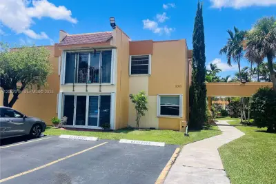 9310 W Flagler St #110A, Miami: photo 1 of 17