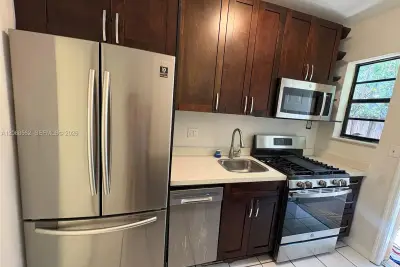807 86th St #802, Miami Beach: photo 1 of 7