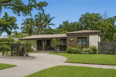 125 NE 107th St, Miami Shores: photo 1 of 25
