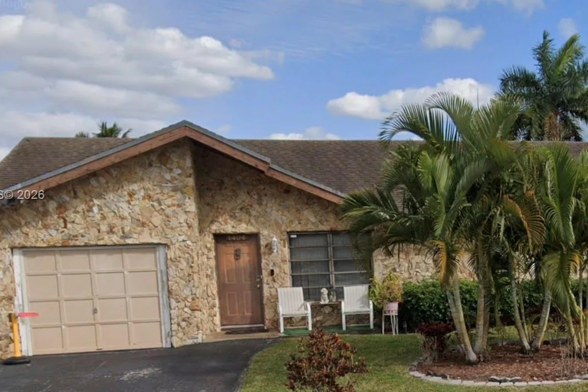 1404 SW 82nd Ave, North Lauderdale: photo 1 of 1