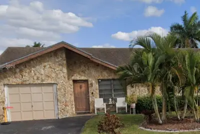 1404 SW 82nd Ave, North Lauderdale: photo 1 of 1