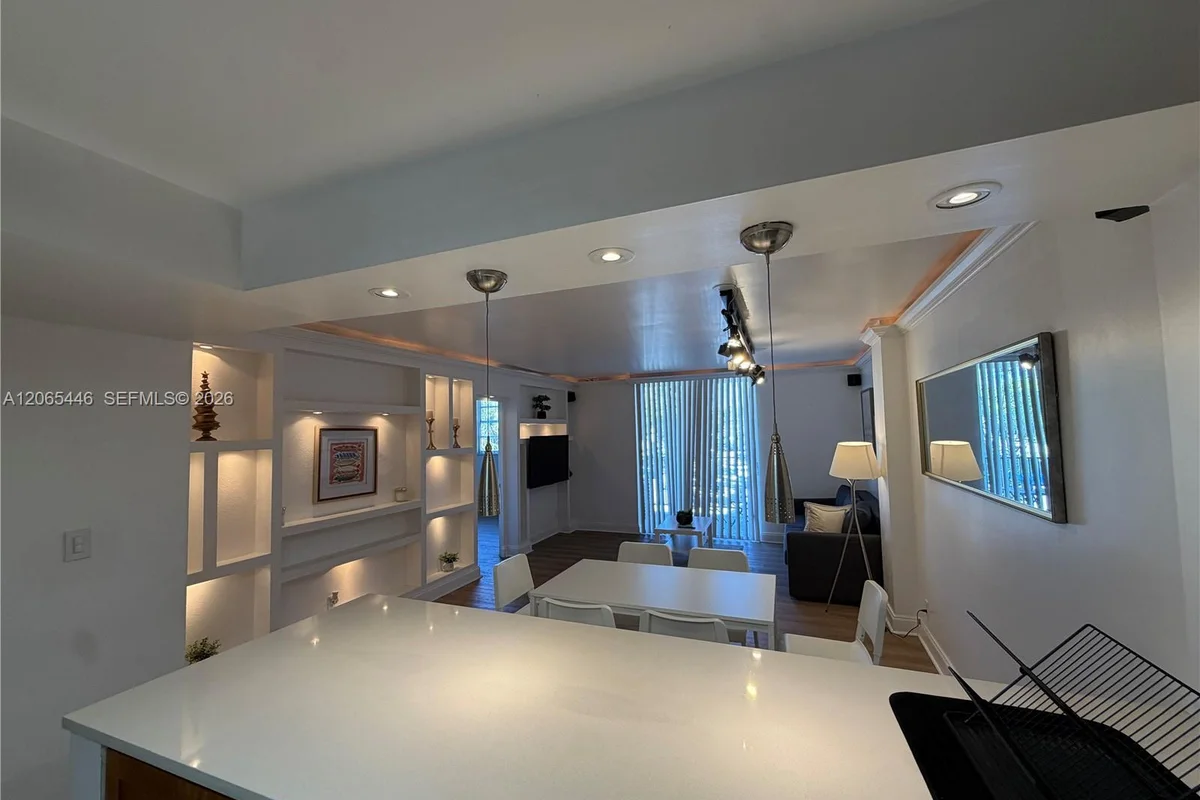2903 N Miami Beach Blvd #201, North Miami Beach: photo 1 of 17