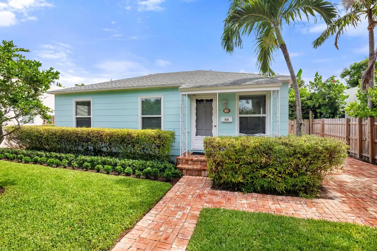 816 Avon Rd, West Palm Beach: photo 1 of 25