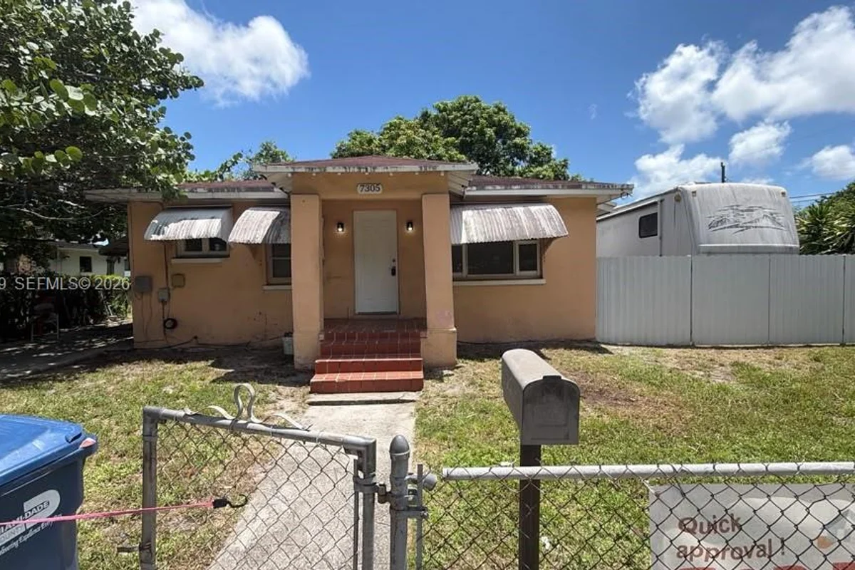 7305 NW 17th Ct, Miami: photo 1 of 6