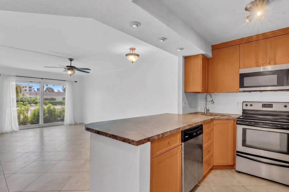 3002 NE 5th Ter #105-B, Wilton Manors: photo 1 of 39