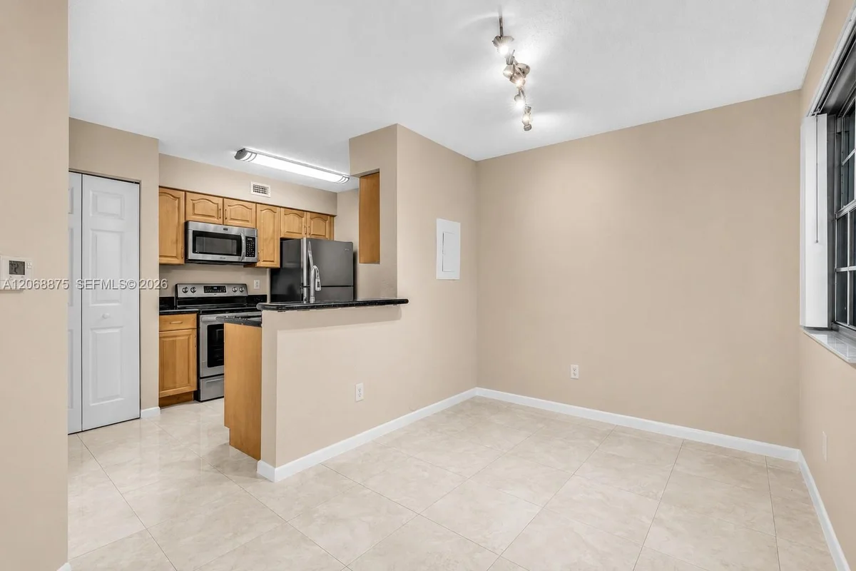 2880 N Oakland Forest Dr #110, Oakland Park: photo 1 of 25
