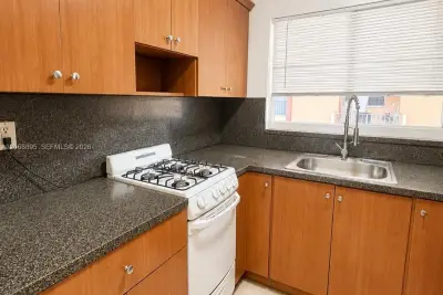 6850 W 14th Ct #25B, Hialeah: photo 1 of 12
