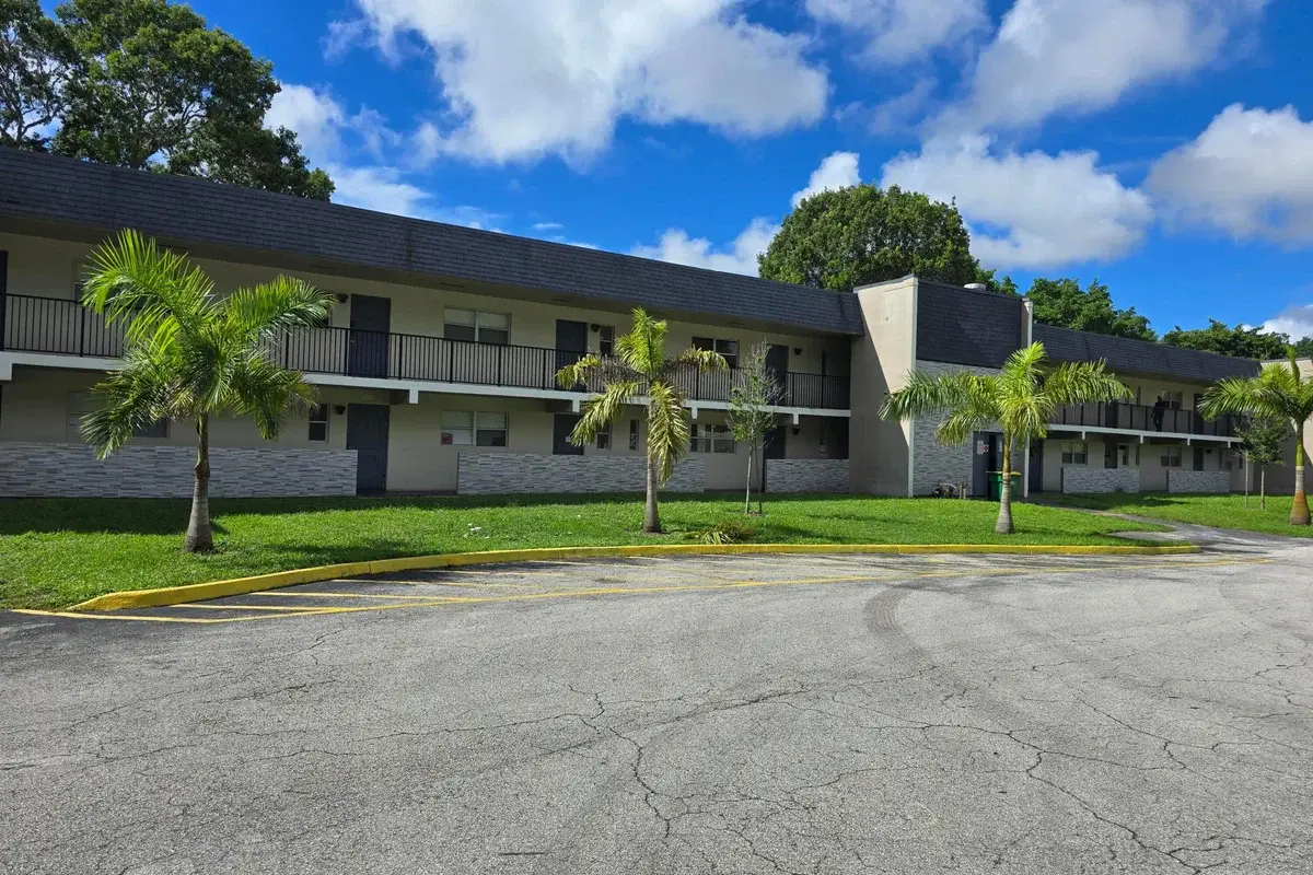 7900 Fairview Dr #206, Tamarac: photo 1 of 14