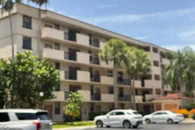 2766 S Carambola Cir S #406, Coconut Creek: photo 1 of 39
