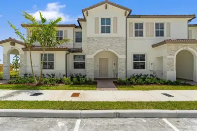 2634 SE 29 St, Homestead: photo 1 of 42