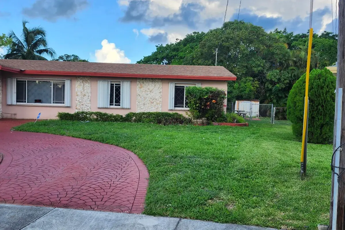 3830 NW 27th St, Lauderdale Lakes: photo 1 of 3