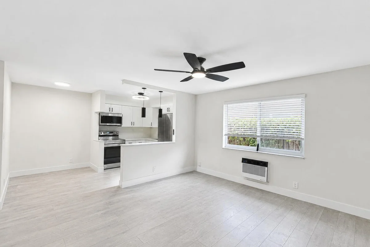 1129 NE 5th Ter #4, Fort Lauderdale: photo 1 of 13