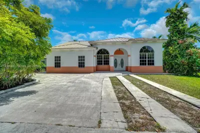 25 Ludlam Dr, Miami Springs: photo 1 of 32