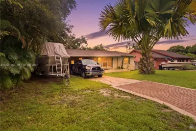5190 SW 28th Ter, Dania Beach: photo 1 of 19