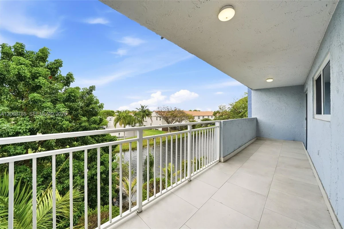 9375 Fontainebleau Blvd #L301, Miami: photo 1 of 21
