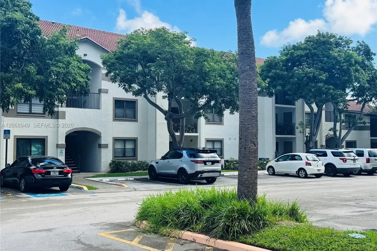 650 S Park Rd #26-5, Hollywood: photo 1 of 12