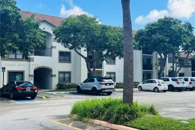 650 S Park Rd #26-5, Hollywood: photo 1 of 12