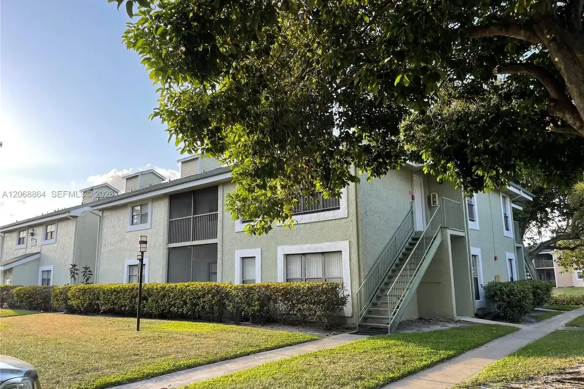 8739 NW 39th St, Sunrise: photo 1 of 31