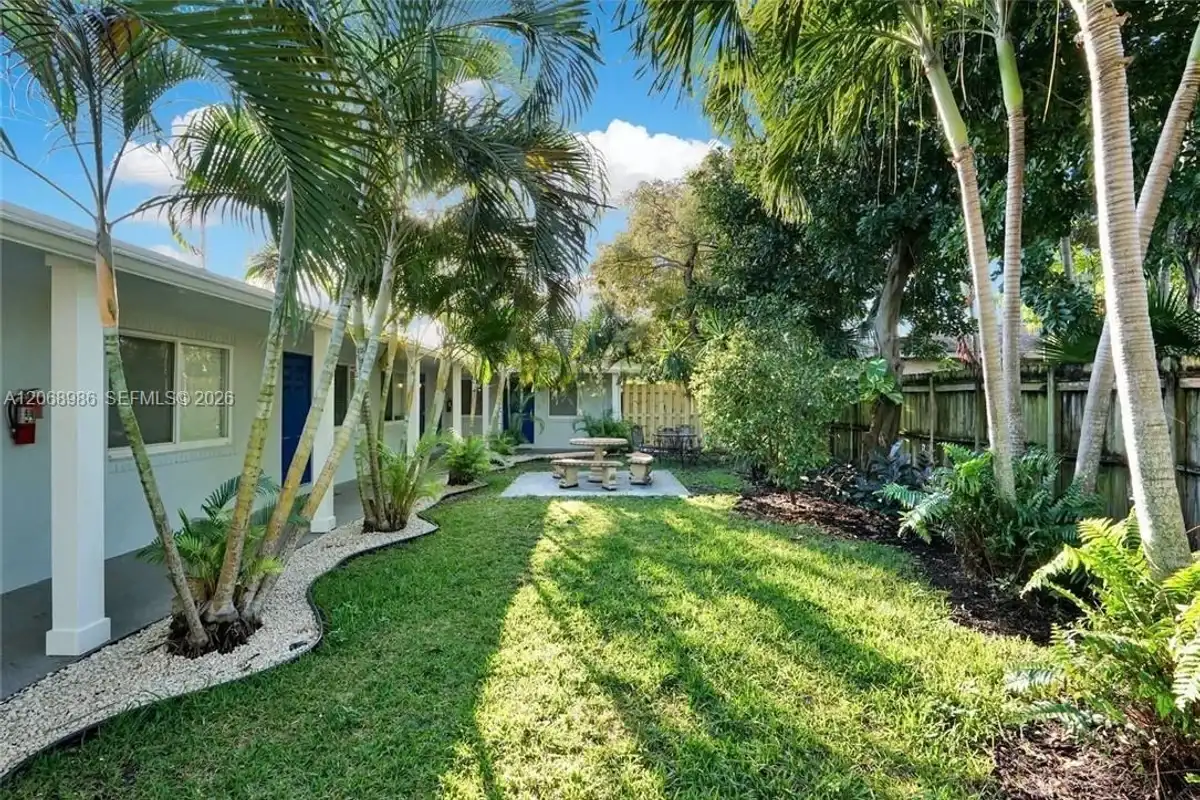 1352 Holly Heights Dr, Fort Lauderdale: photo 1 of 18