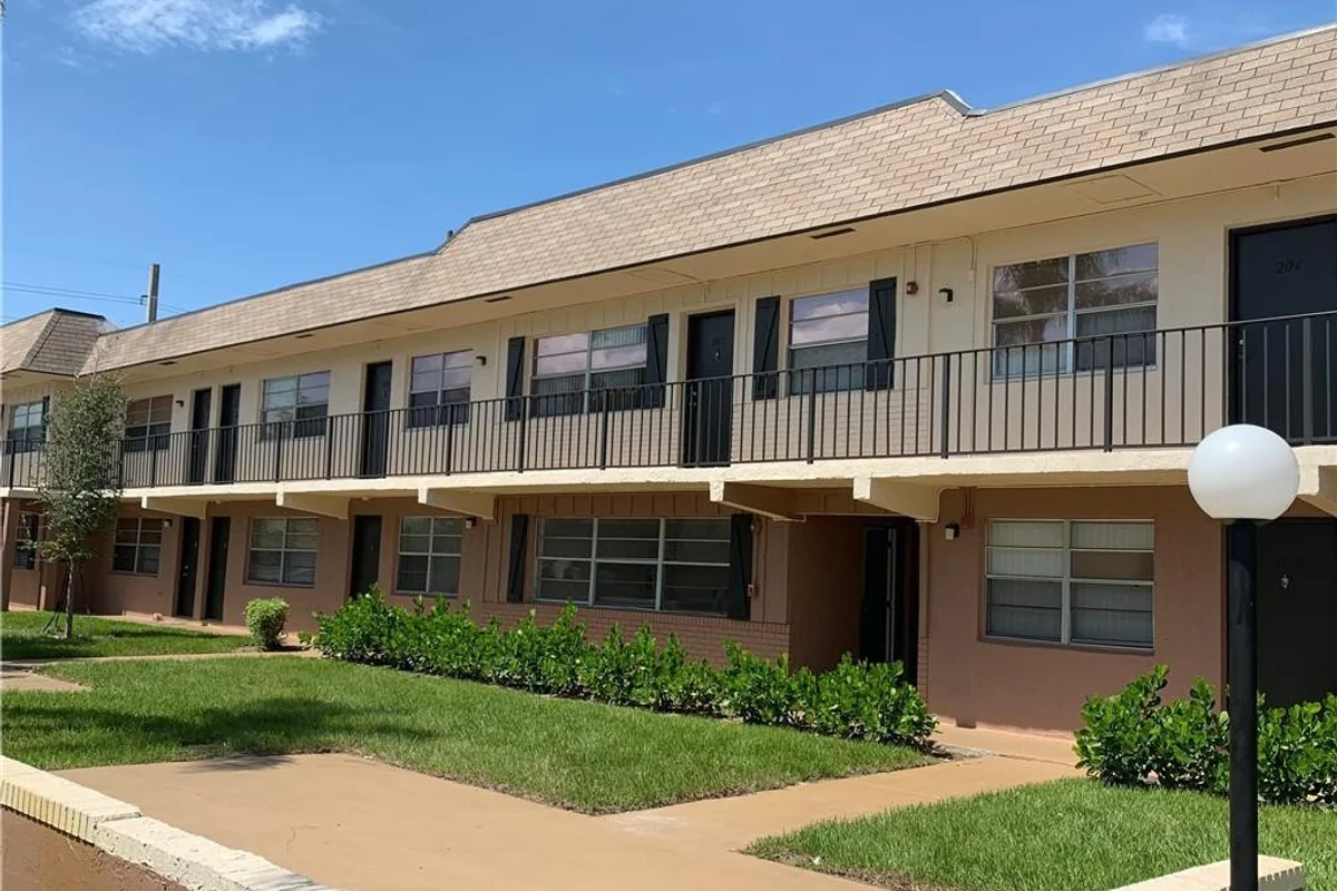 401 NW 34 St #86-105, Pompano Beach: photo 1 of 10