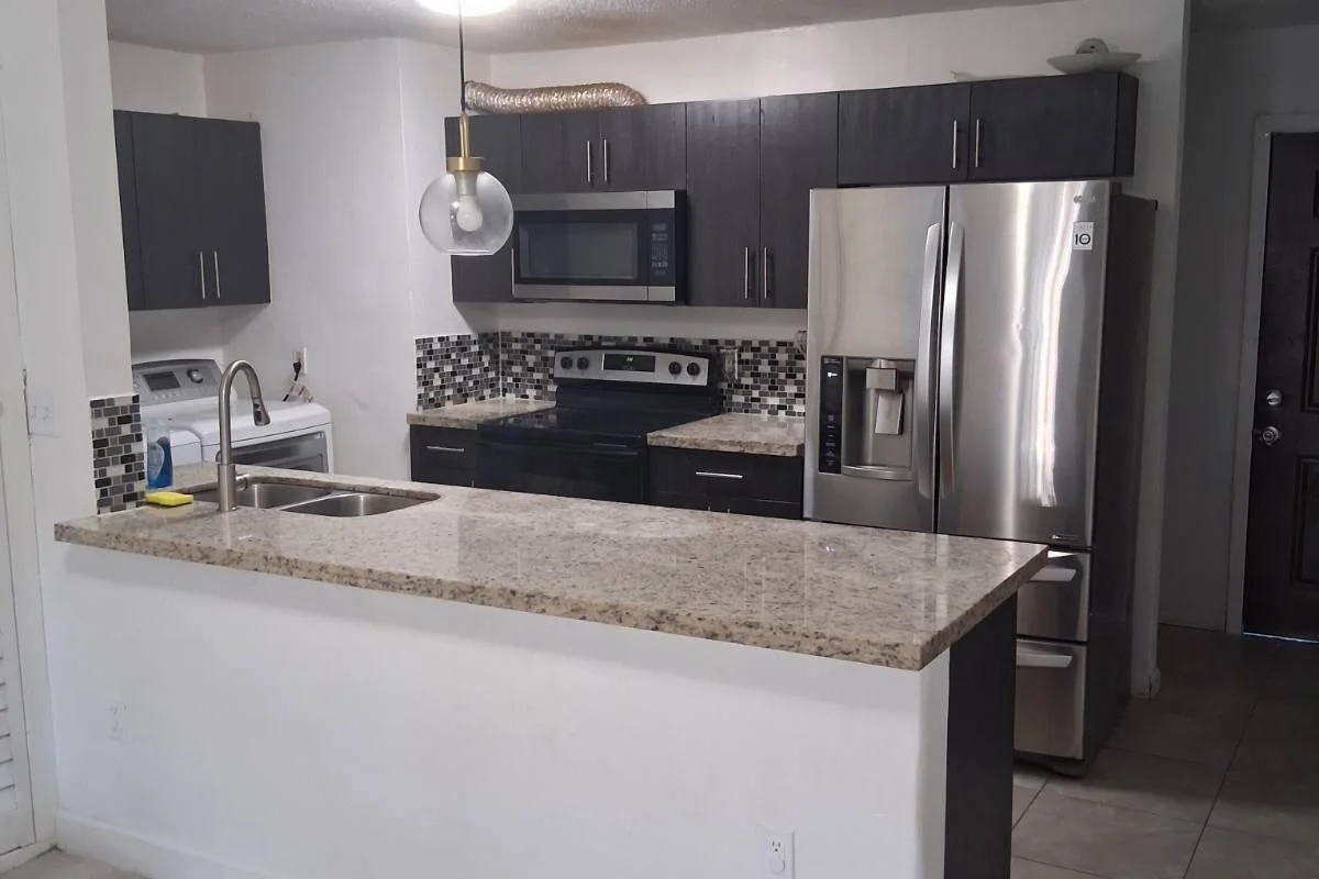 3718 NW 113th St, Miami: photo 1 of 17