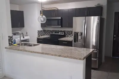 3718 NW 113th St, Miami: photo 1 of 17