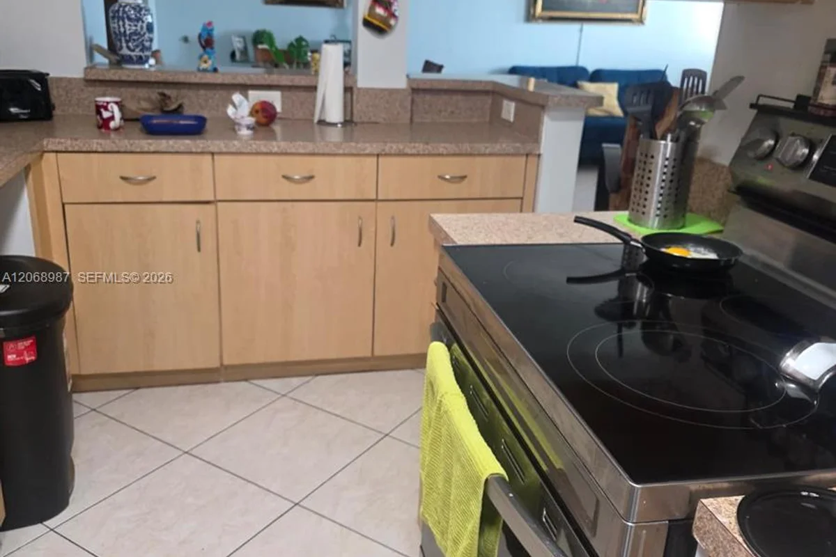 Apartment in Miami: photo 1 of 12