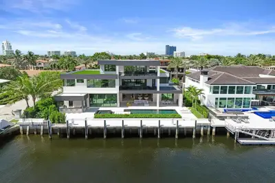 23 Isla Bahia Dr, Fort Lauderdale: photo 1 of 95