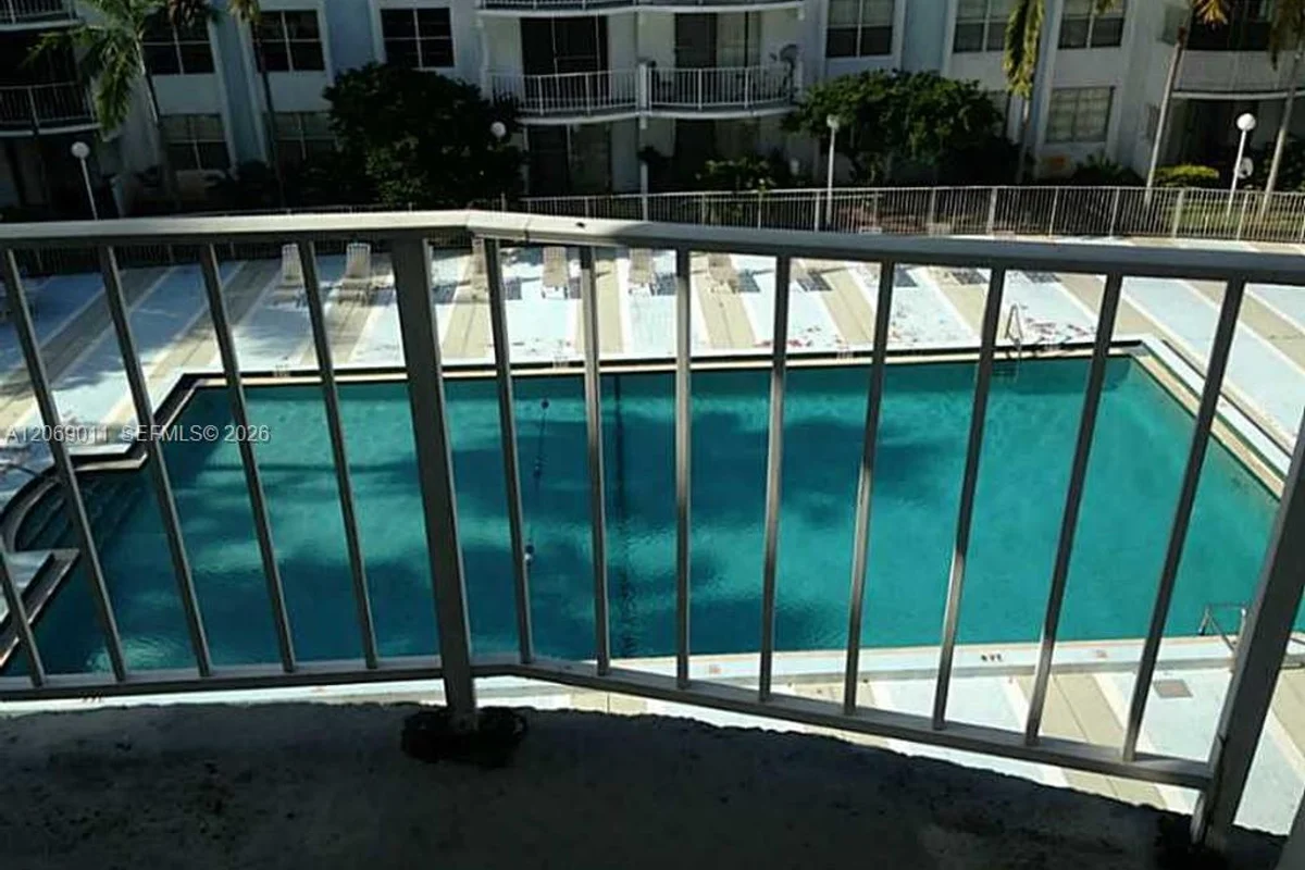 488 NW 165th St Rd #B-614, Miami: photo 1 of 12