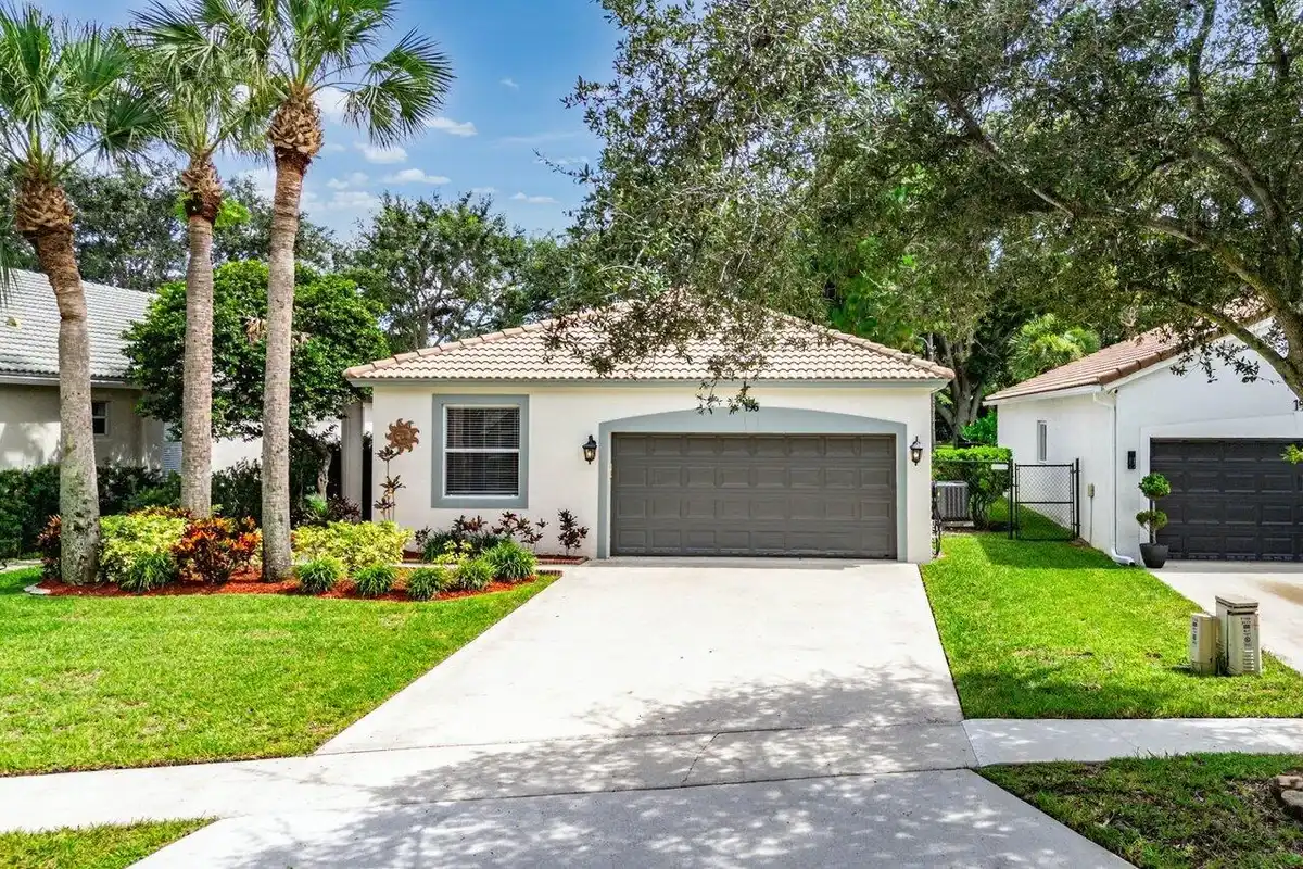 196 Seminole Lakes Dr, Royal Palm Beach: photo 1 of 51