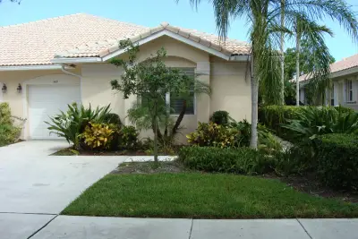 369 W Coral Trace Cir, Delray Beach: photo 1 of 16