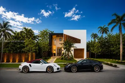 35 SW 22nd Rd, Miami: photo 1 of 9
