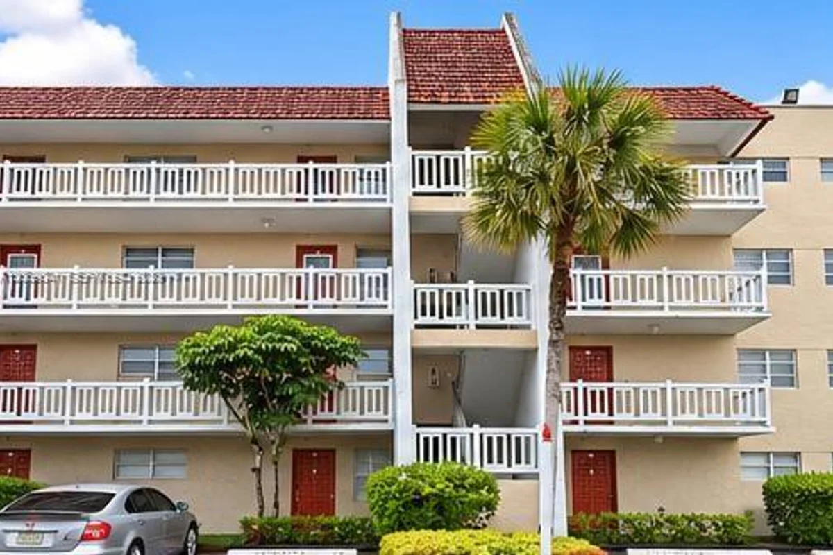 3531 Inverrary Dr #306, Lauderhill: photo 1 of 11