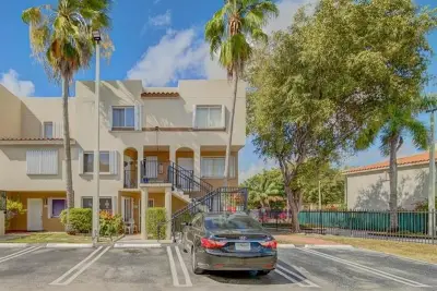 551 NW 82nd Ave #526, Miami: photo 1 of 18