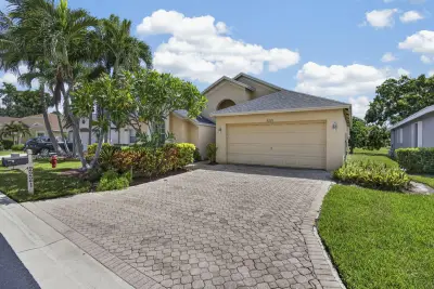 2221 Soundings Ct, West Palm Beach: photo 1 of 63