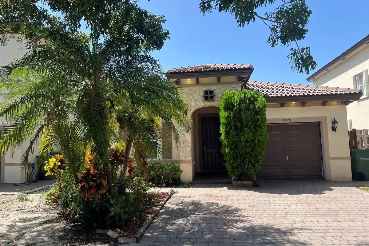 2410 NE 4th St, Homestead: photo 1 of 25