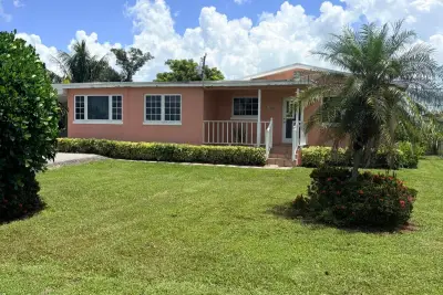 1117 NE 23rd St, Belle Glade: photo 1 of 25