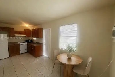 2228 Grant St #4, Hollywood: photo 1 of 7