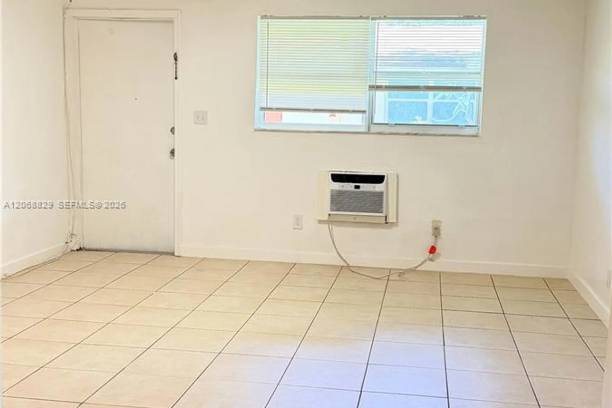 717 NE 1st St #5, Hallandale Beach: photo 1 of 5