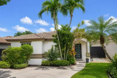 13923 SW 151st Ave, Miami: photo 1 of 16