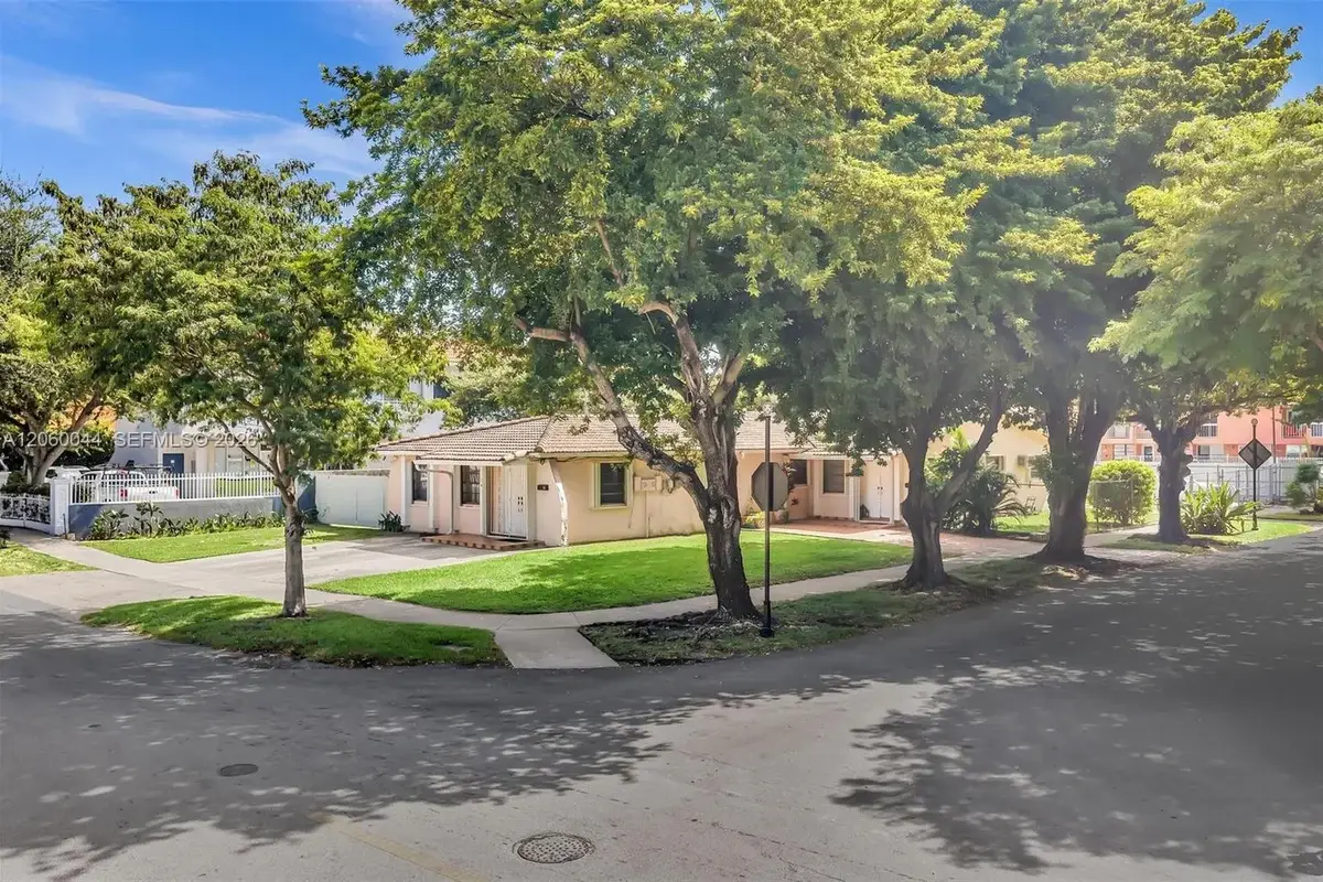 39 SW 114th Ave, Sweetwater: photo 1 of 17