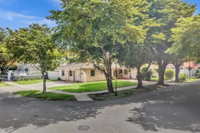 39 SW 114th Ave, Sweetwater: photo 1 of 17